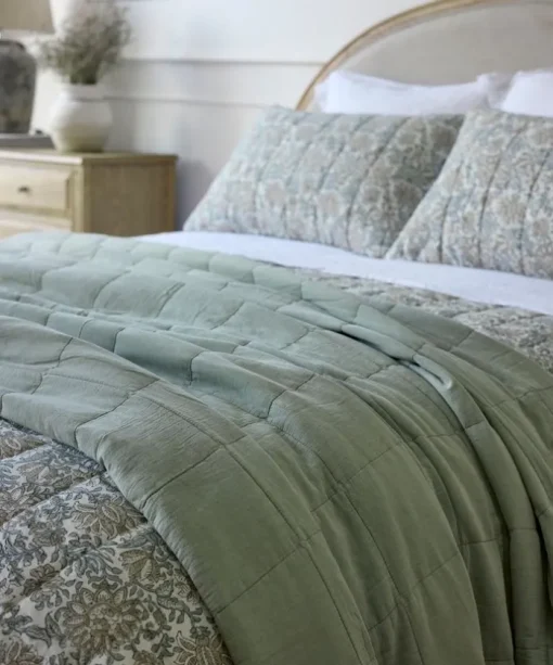Freya Quilt Sage Large