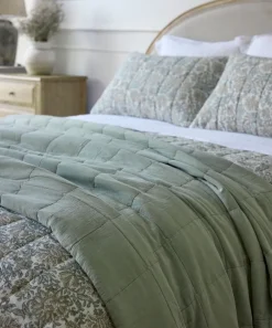Freya Quilt Sage Small